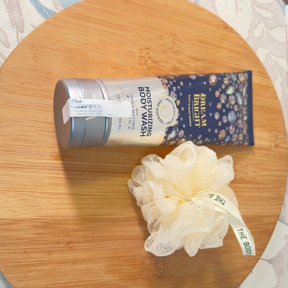 Moisturizing Bath and Body Wash - Picture 12 of 12